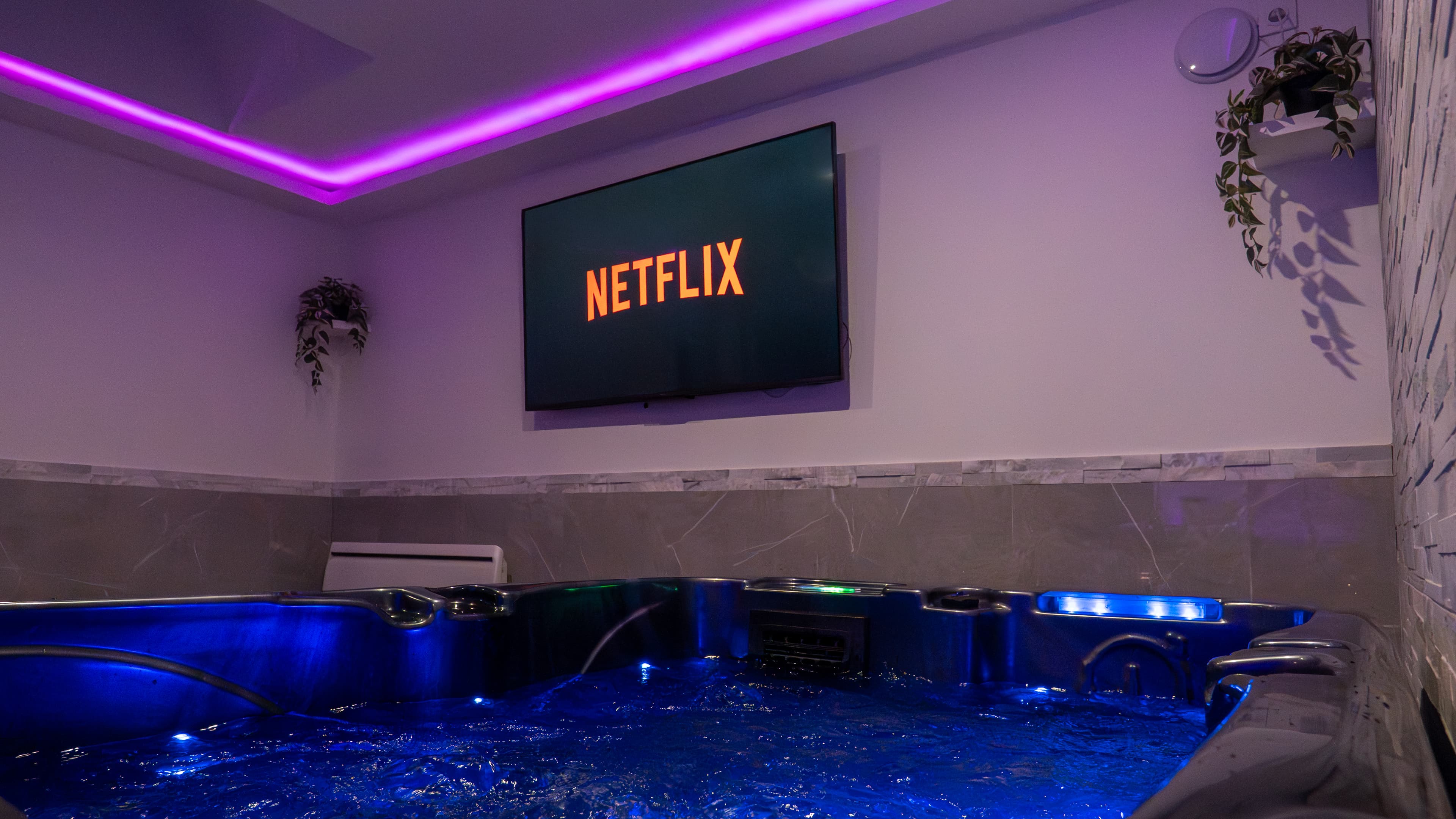 Suite Grey — Jacuzzi privatif LED bleues 91